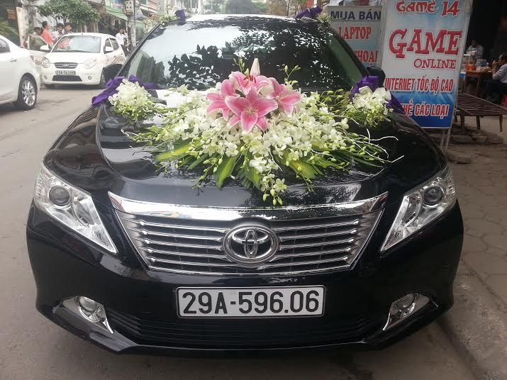 Thuê xe cưới Camry